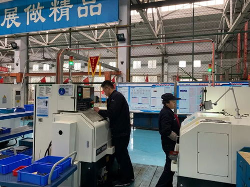 流動紅旗引領質量管理新氣象 公司為四個班組授旗，電能質量控制裝置研制成亮點